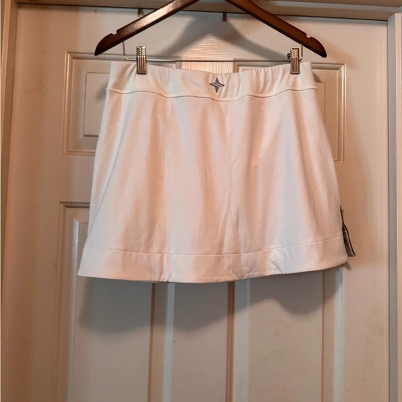 Tuckernuck White Wildflower 14” Elena Tennis Skirt Size Large NWT - Picture 3 of 13